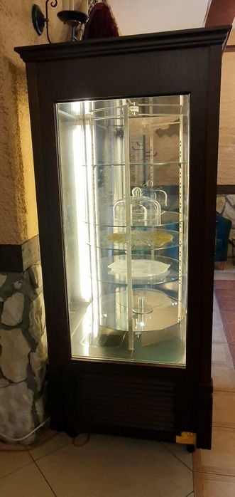 Witryna cukiernicza drewniana podświetlana obrotowa