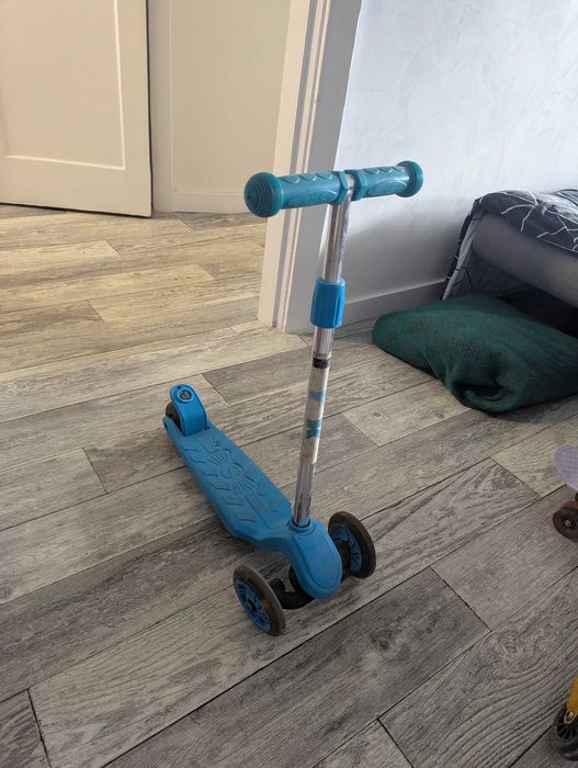 Продам велосипед та самокати