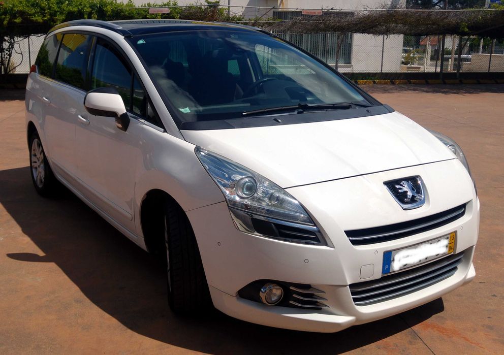 Peugeot 5008 1.6 HDi, 7L, automática, rodas 17 Teto Panorâmico, DVD