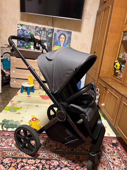 Продам каляску carello