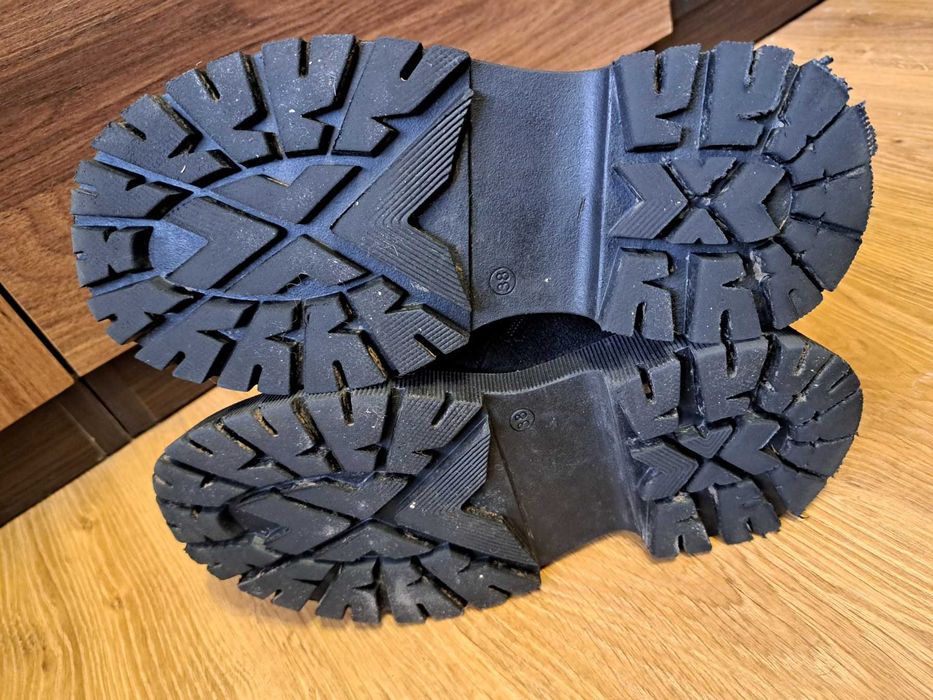 Жіночі замшеві черевики з хутром, 38 розмір