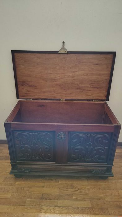 Baú muito profundo em bom estado