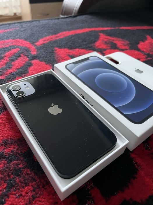 Продам айфон 12