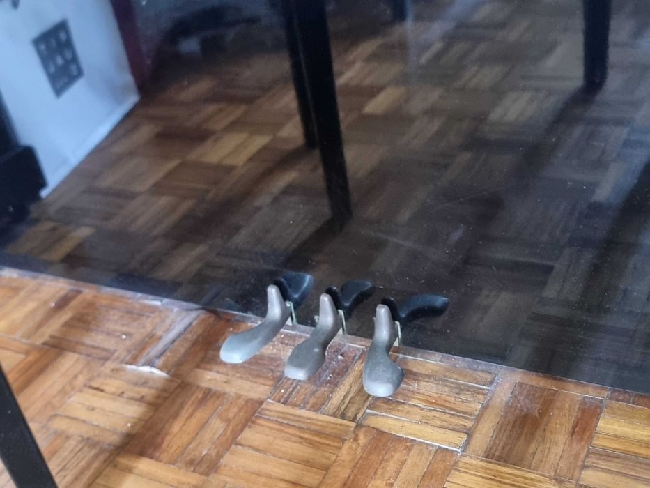 Piano acústico vertical da Miki