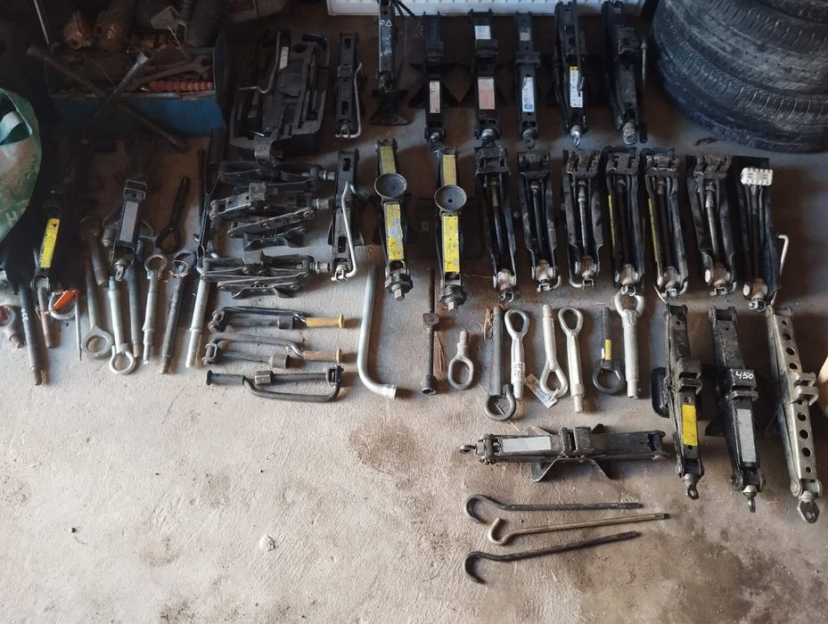 Продам Домкрати. Різних машин..ф