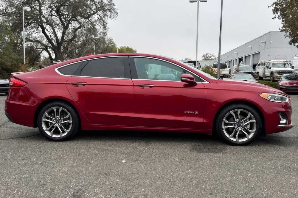 Ford Fusion Hybrid Titanium      2019