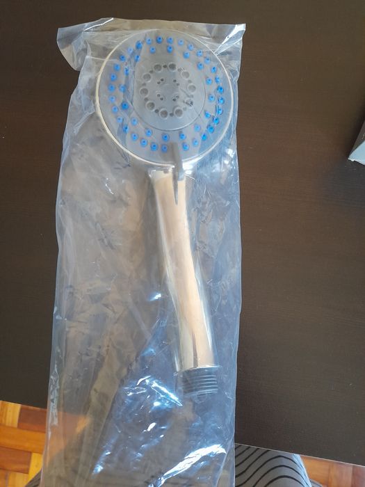 Cabeça de chuveiro nova em caixa
