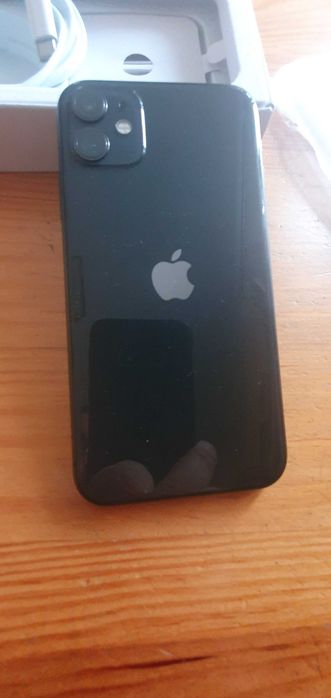 IPhone 11 64 GB +zestaw etui +etui z baterią