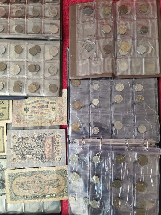 8 klaserów   banknotów  i bilonu pus srebrne