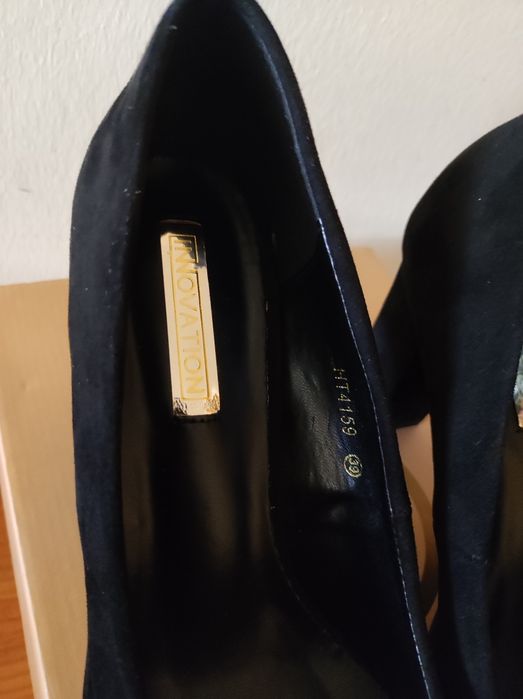 Sapatos em pele NOVOS