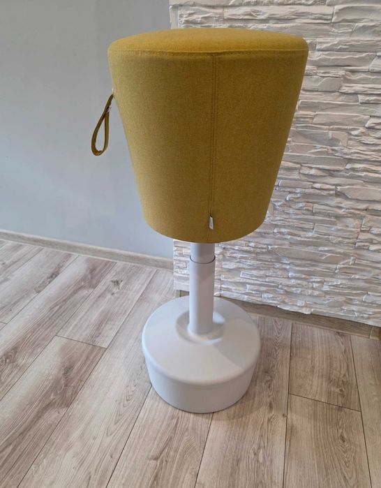Pufa ergonomiczna Profim Mickey Hoker balansujący praca na stojąco