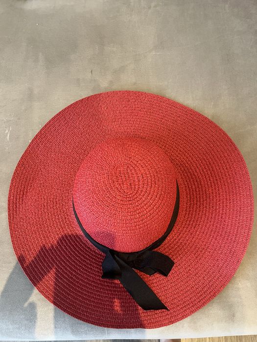 Літній жіночий капелюх
