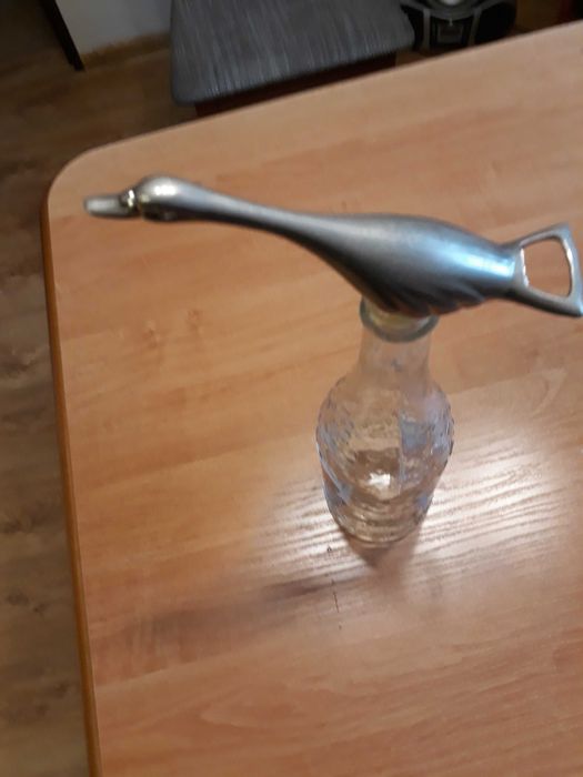 Piękny metalowy łabędź otwieracz do butelek