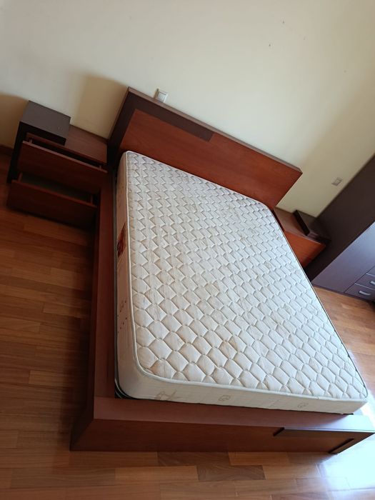 Quarto Casal Moderno: Cama (1.60m) + 2 Mesas Cabeceira + Colchão Martiflex
