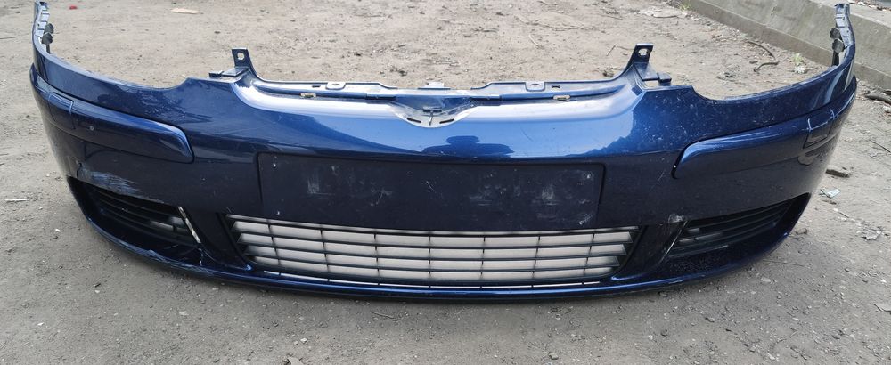 VW Golf V przedni zderzak spryski