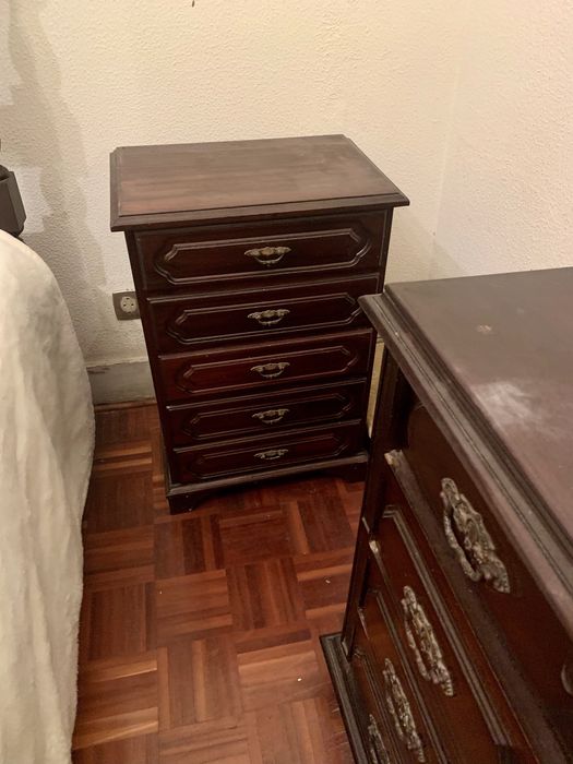Conjunto de quarto completo em madeira