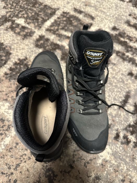 Продам черевики grisport