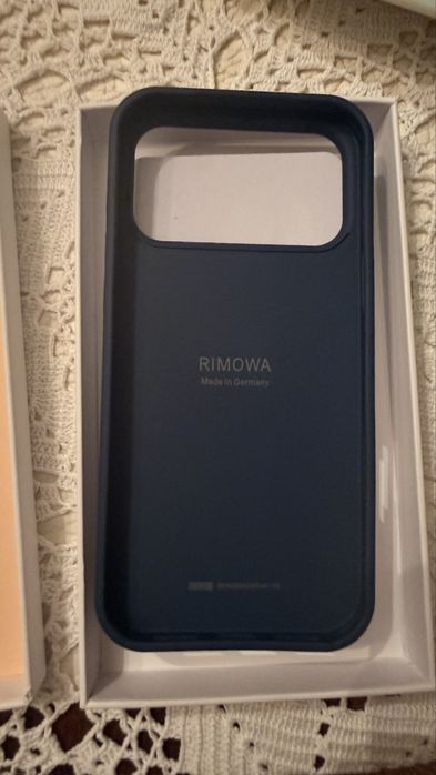 Capa RIMOWA Azul-Escura para iPhone 17 Pro Max – Nova