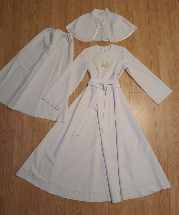 alba komunijna dla dziewczyny z wiankiem, peleryną, halką i woreczkiem