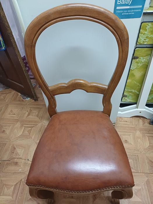 Conjunto de duas cadeiras em bom estado