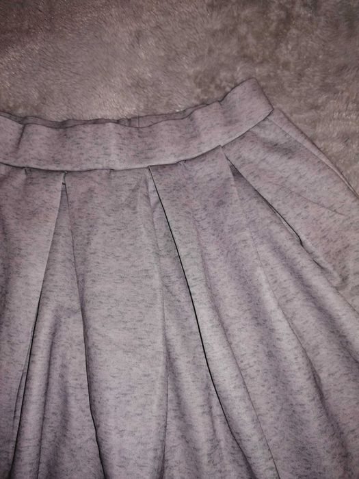 Szara rozkloszowana spódnica Sinsay