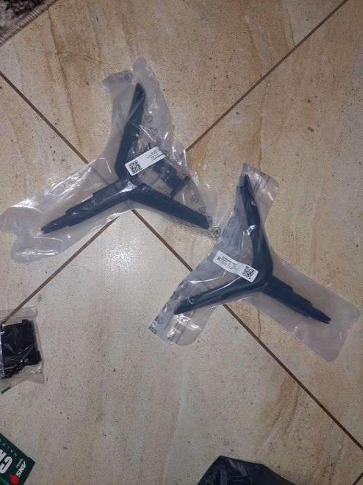 Nozki stopki Samsung 43 TU8002K