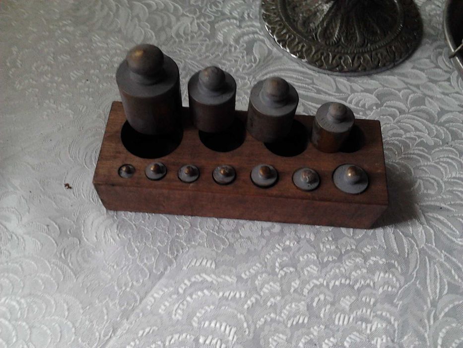 BALANÇA -balança de coluna com estojo de pesos