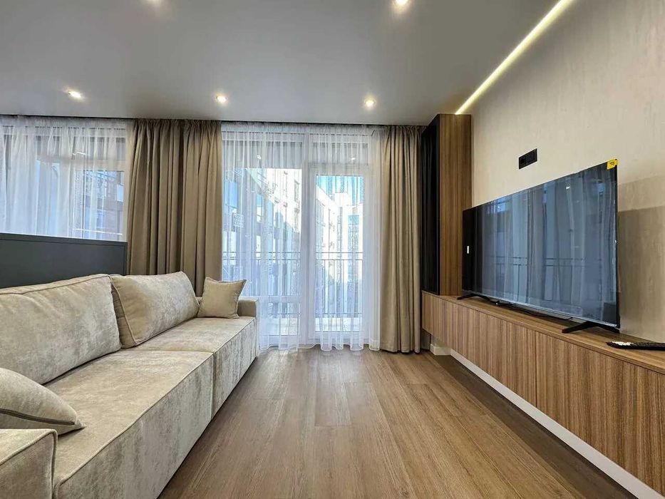 Продам! Двокімнатна з кухнею-вітальнею та великим балконом Біля річки!