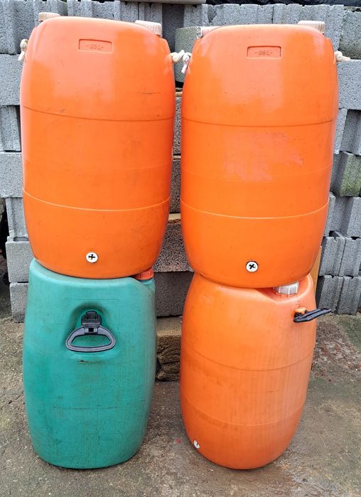 4 bidões de 65 litros em bom estado