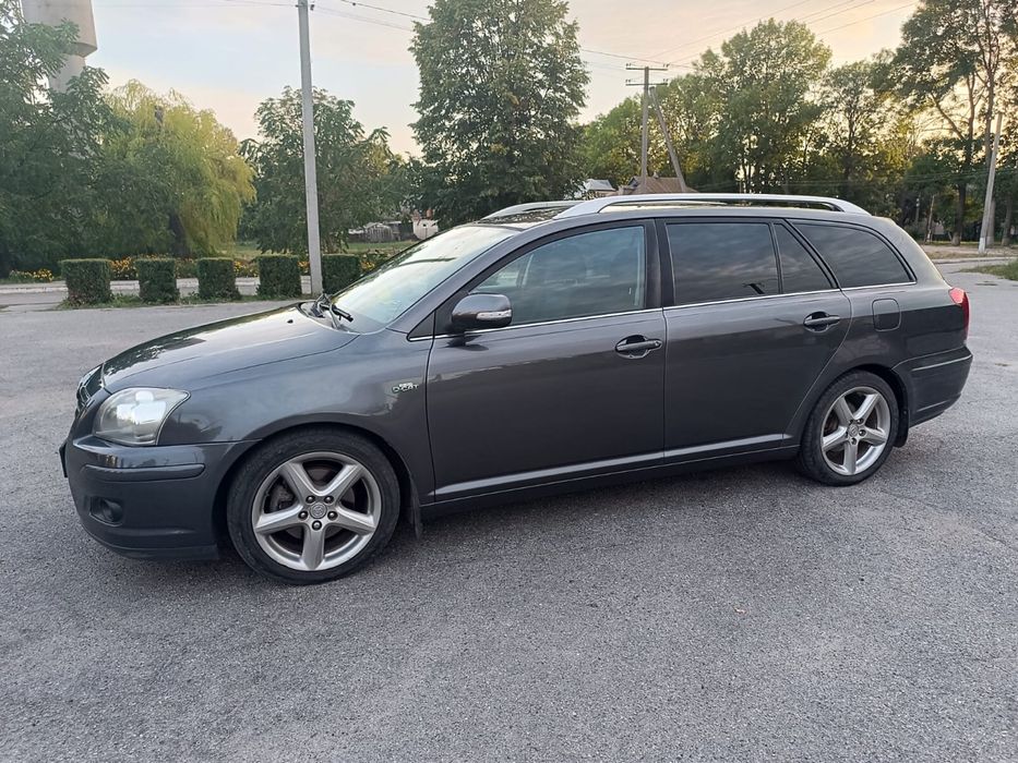 Продам тойота авенсис