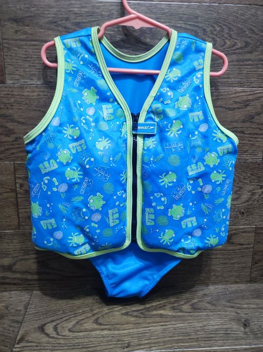 Дитячий жилет для плавання від Speedo має яскравий блакитний колір із зеленим принтом Sea Squad на вік 4-5 р вага 22-26 кг