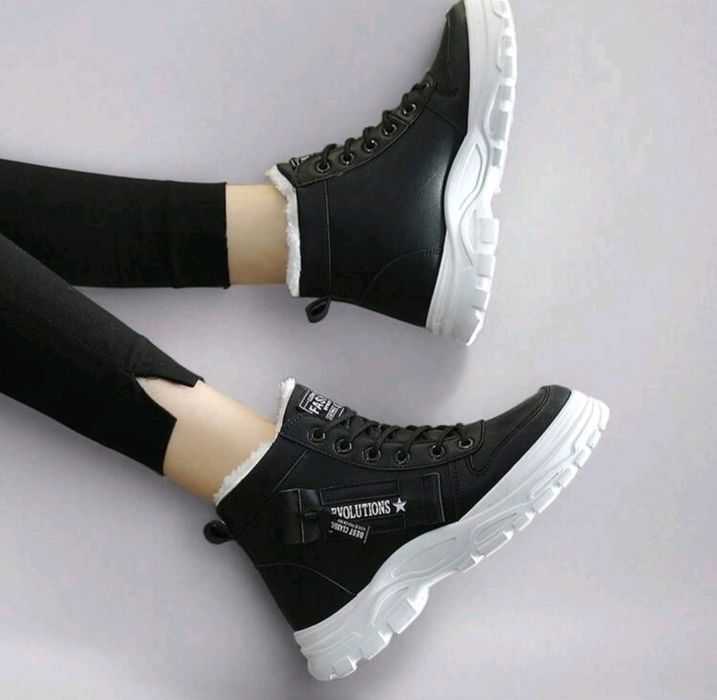 Czarne damskie  buty śniieżne 37.