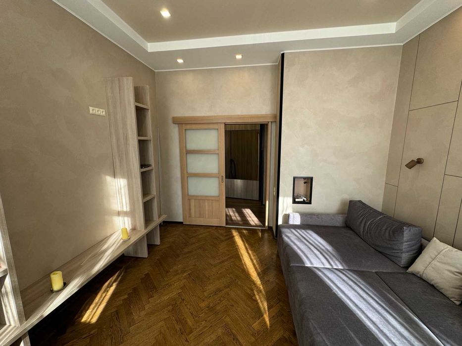 Двокімнатна квартира в Центрі з ремонтом та індивідуальним опаленням