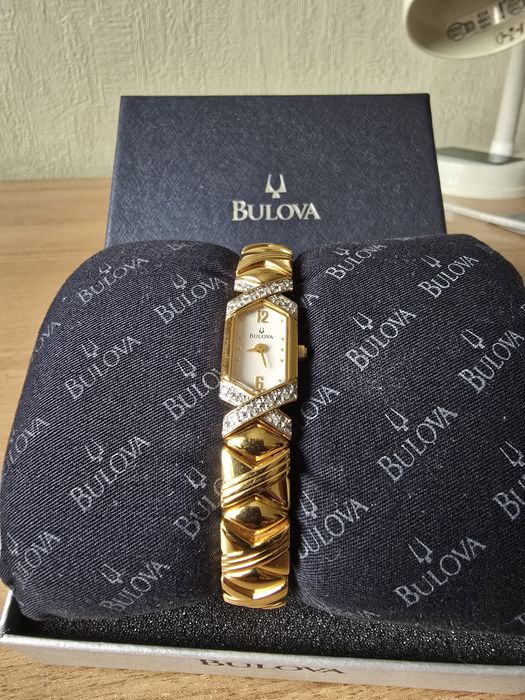 Годинник Bulova жіночий Позолочений з діамантами