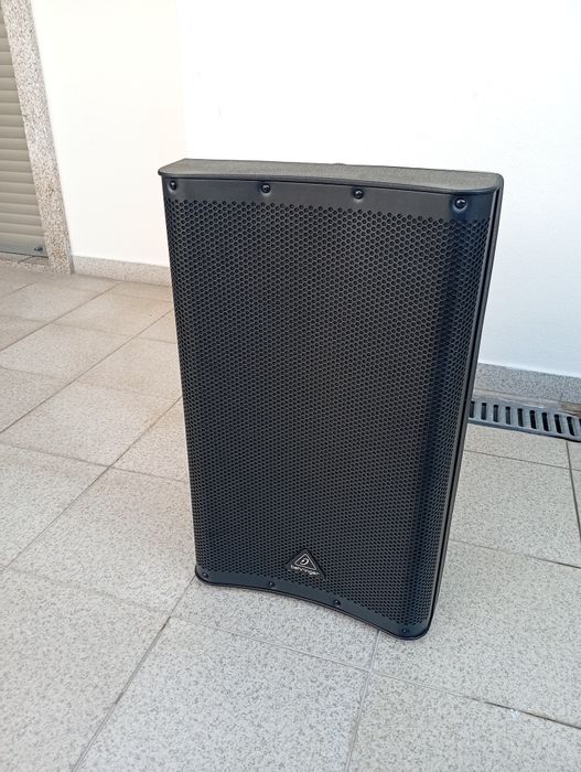 2 colunas ativas marca Behringer Dr115dsp Novas !