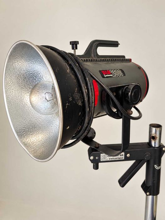 Flash de Estúdio Photogenic Solaflash 2500 + Suporte Elinchrom