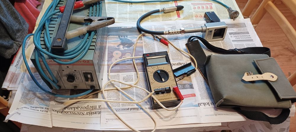 Zestaw prostownik/multimetr/miernik ciśnienia