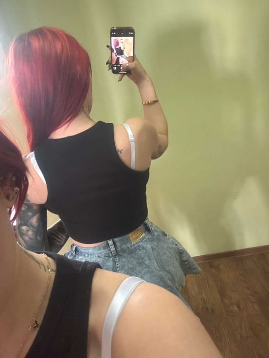 Czarny top New Yorker, crop top, bez ramiączek, bokserka, prążkowany