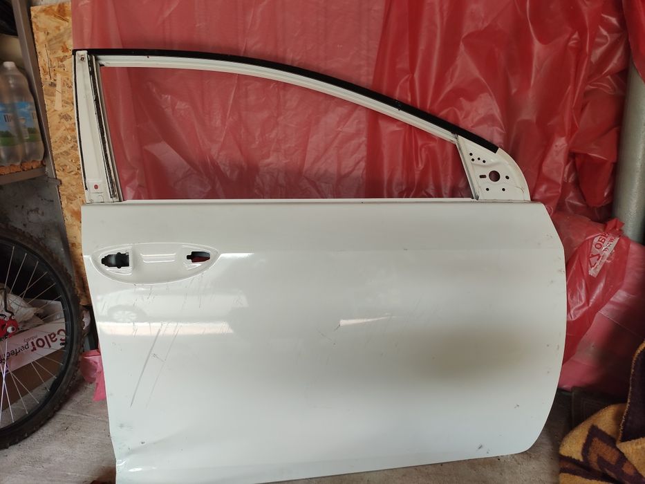 Двері передні праві Toyota Corolla Е170, 2017 рік