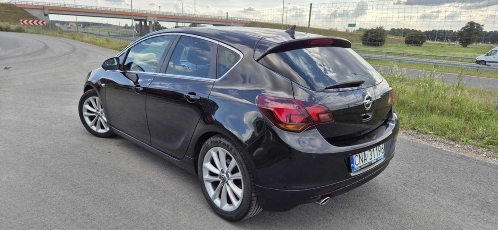 Opel Astra J 1.4 turbo 2012