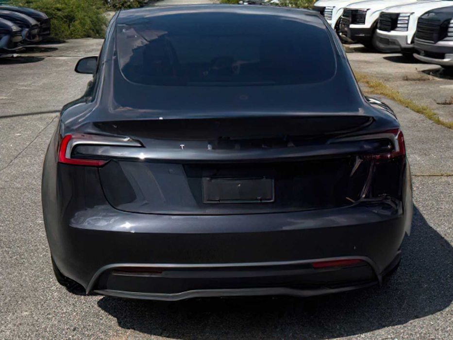 Tesla Model 3      2025