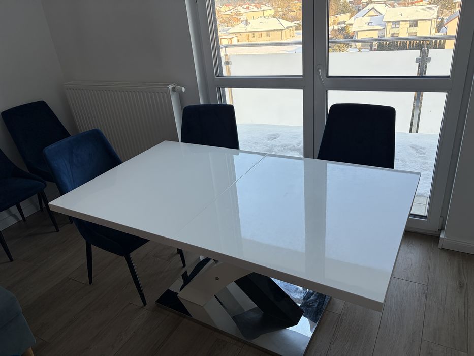 Kanapa, stół, szafka RTV, meblościanka, krzesła