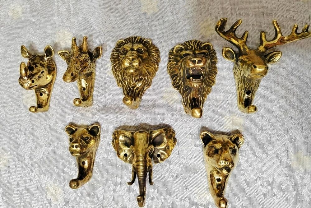 Продам вешалку из бронзы или латуни. Крючки.Жираф,лев, носорог