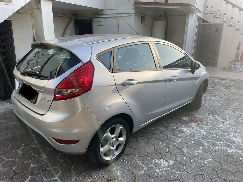Ford Fiesta 1.25 Duratec de Novembro de 2010  (1242 cm³, 60 cv) , apenas 81 000 km .