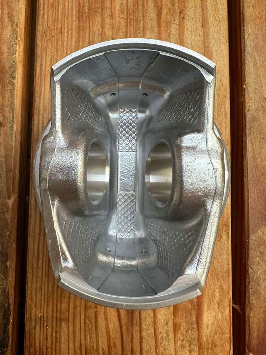 Поршень, поршні Mercedes m176 A1760300100
