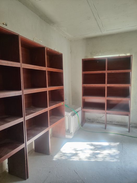 Меблі для магазину або офісу