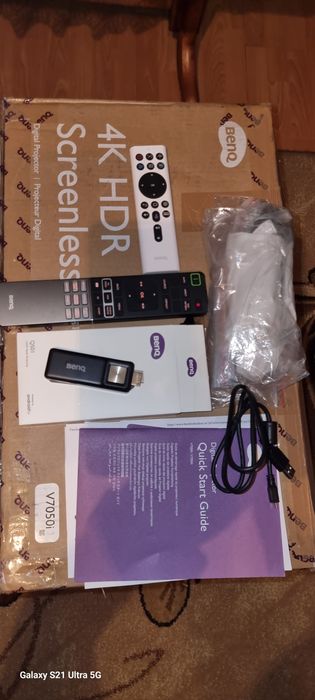 Projektor Laserowy  Benq V7050  i  4K z ekranem w komplecie.