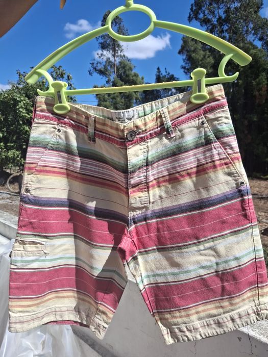Calções de jovem, coloridos, tamanho  30, mais ou menos 12-15 anos