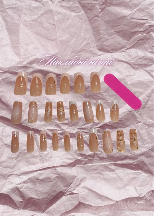 Накладні нігті квадратної форми