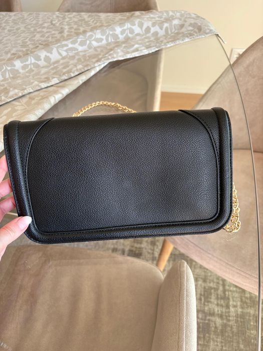 Bolsa Moschino preta nova